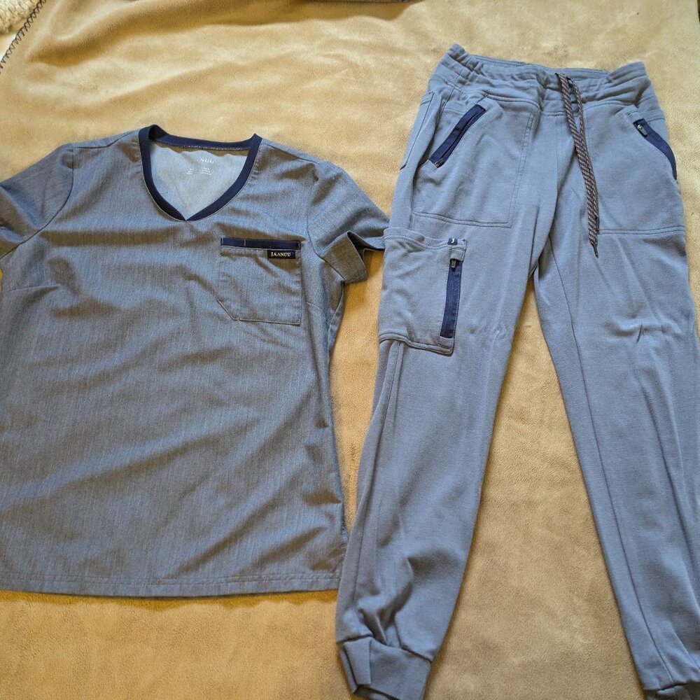 Jaanuu Scrub Set